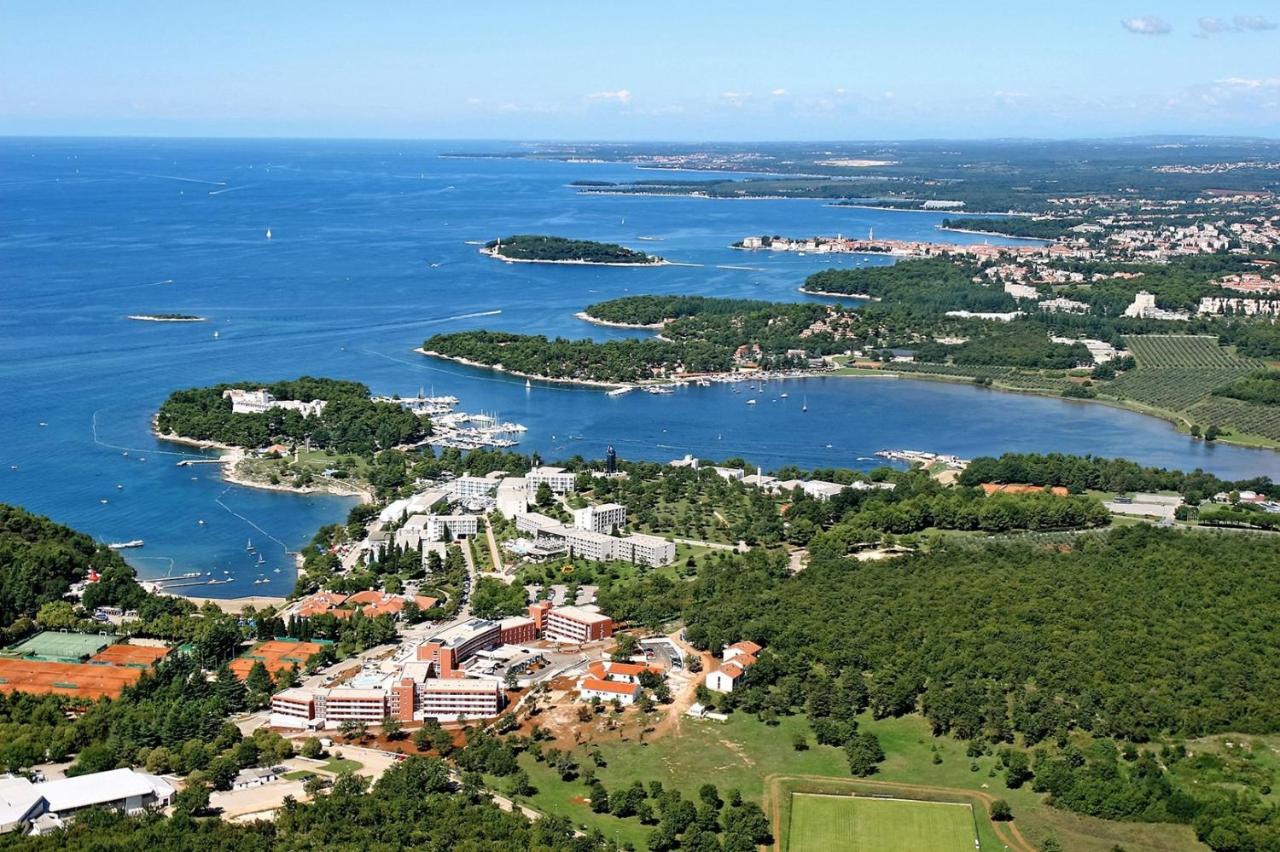 Eva - Storia Parentina Lägenhet Poreč Exteriör bild